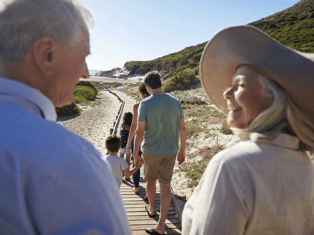 Et eldre par med barn og barnebarn i fokus